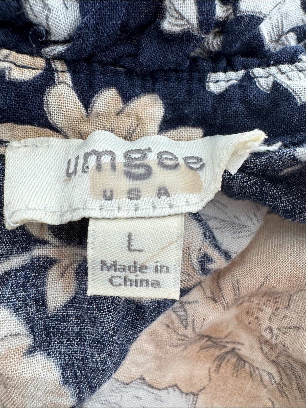 Umgee Floral Boho Peasant Blouse Navy Beige Bell Sleeve Tie Neck Size Large - Picture 3 of 7
